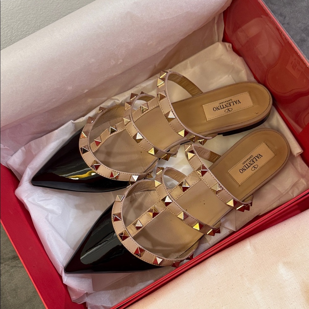 🖤 Authentic Valentino Rockstud Caged Patent Leather Flat Mules Black/Poudre 🖤